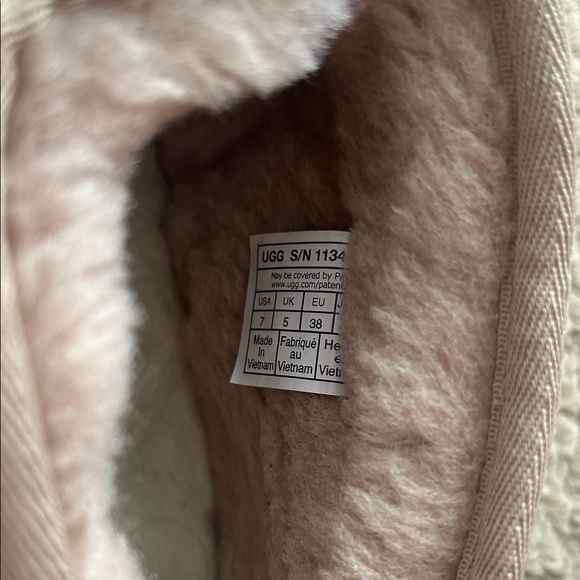 UGG Minis Leopard Pattern Boots with Cozy Lining - Picture 4 of 4